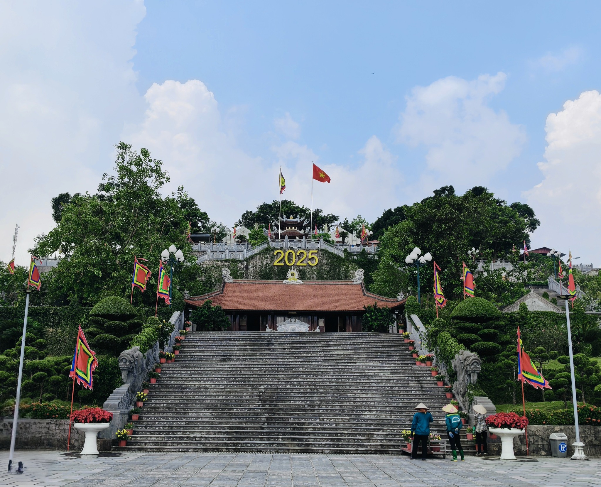 Những Điều Cần Lưu Ý Khi Đi Du Lịch Đền Cửa Ông