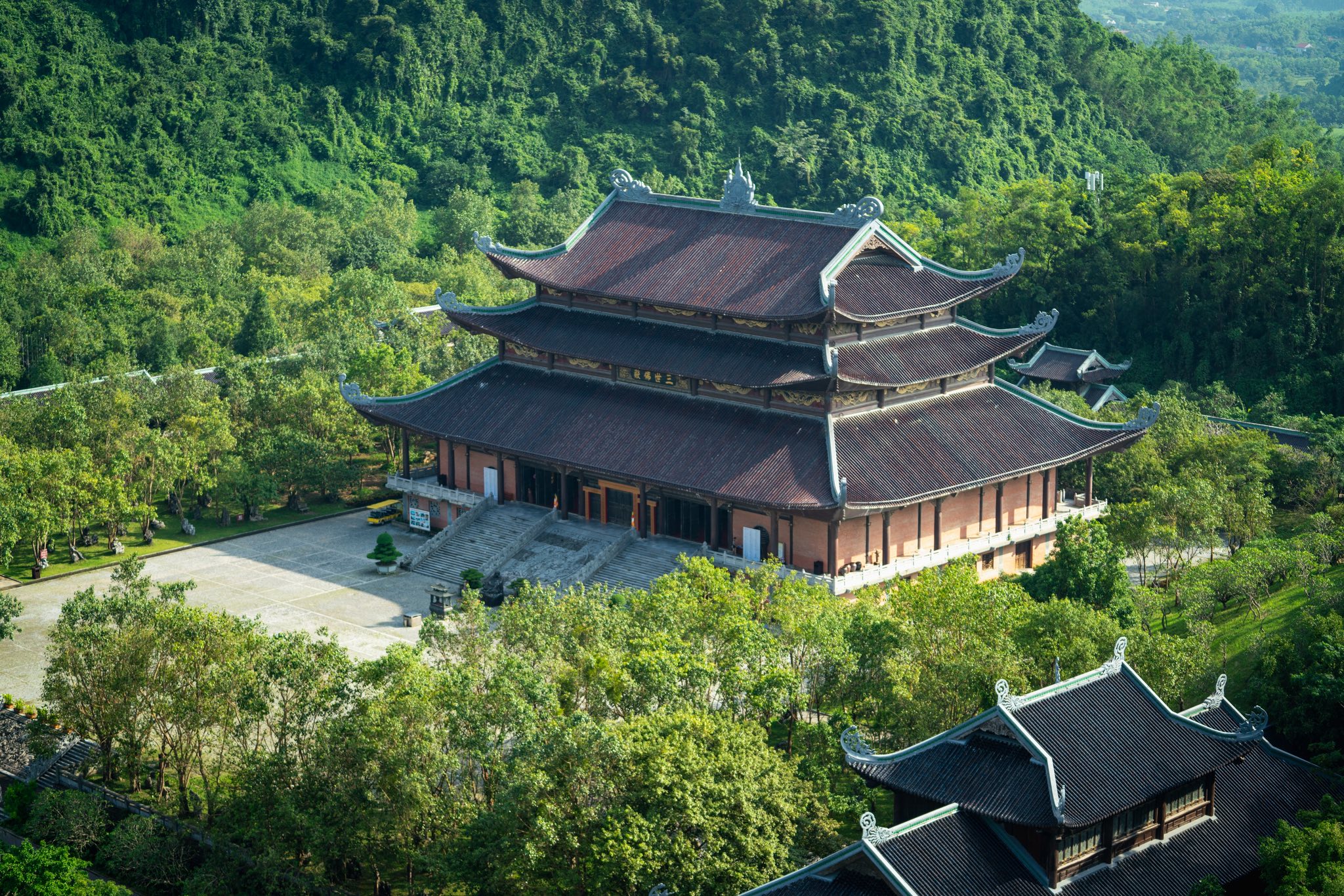 Chỉ Với 520K Trải Nghiệm Tour Du Lịch Chùa Bái Đính 1 Ngày