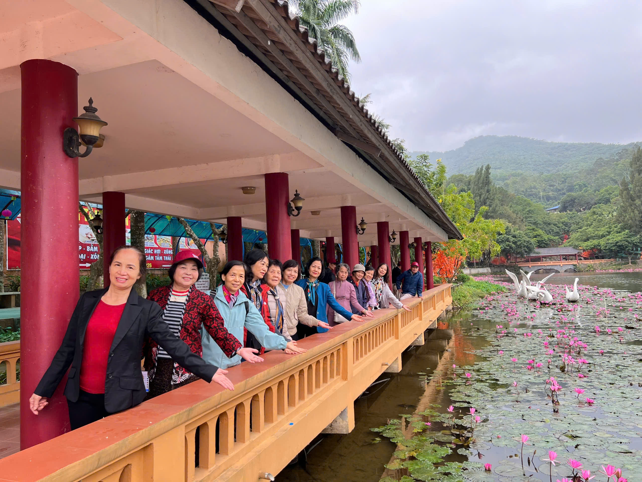 Nên Đến Du Lịch Ao Vua Vào Thời Điểm Nào Trong Năm?